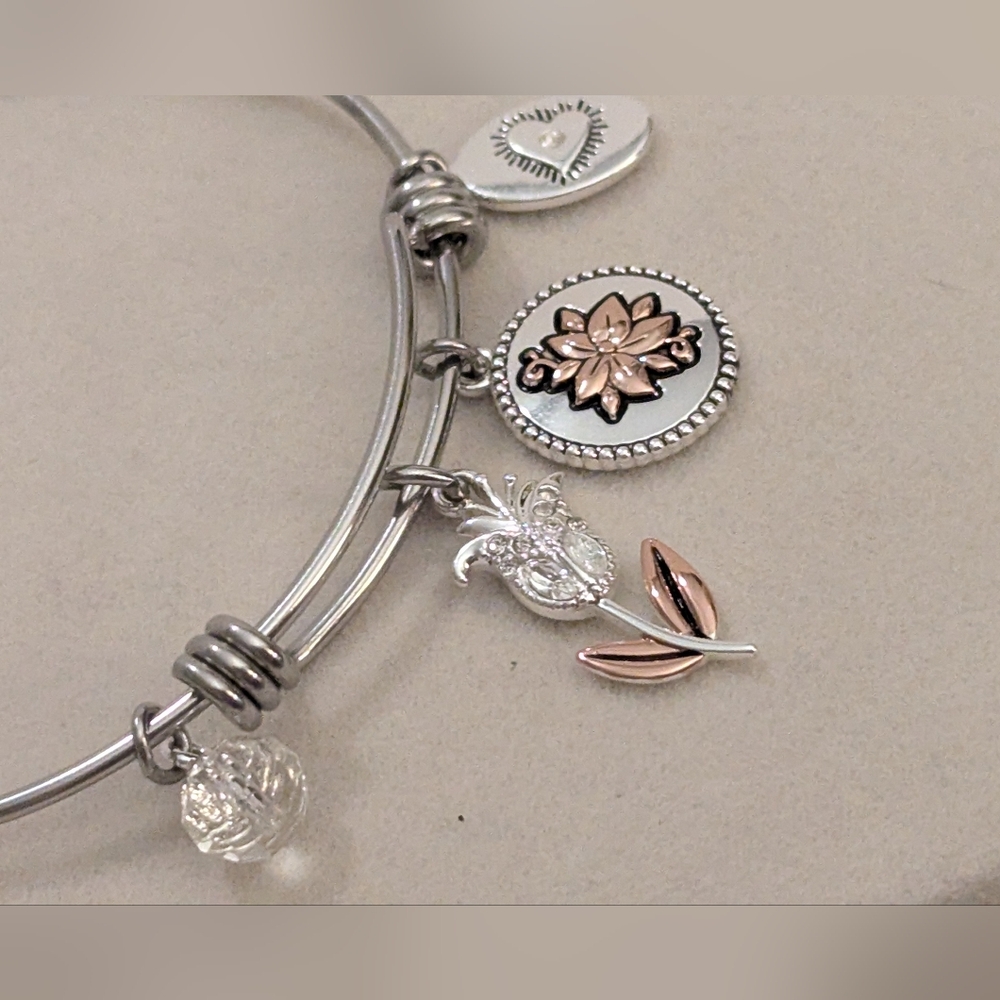 ❣️SALE❣️Footnotes Sister Womens Stainless Steel Flower Bangle Bracelet EUC